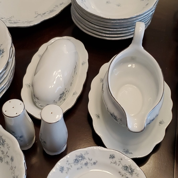 Beautiful Baverian 81 Piece Dinnerware ❤ - Picture 6 of 12